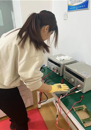 市场监管部门整治商品过度包装、“天价”月饼行动